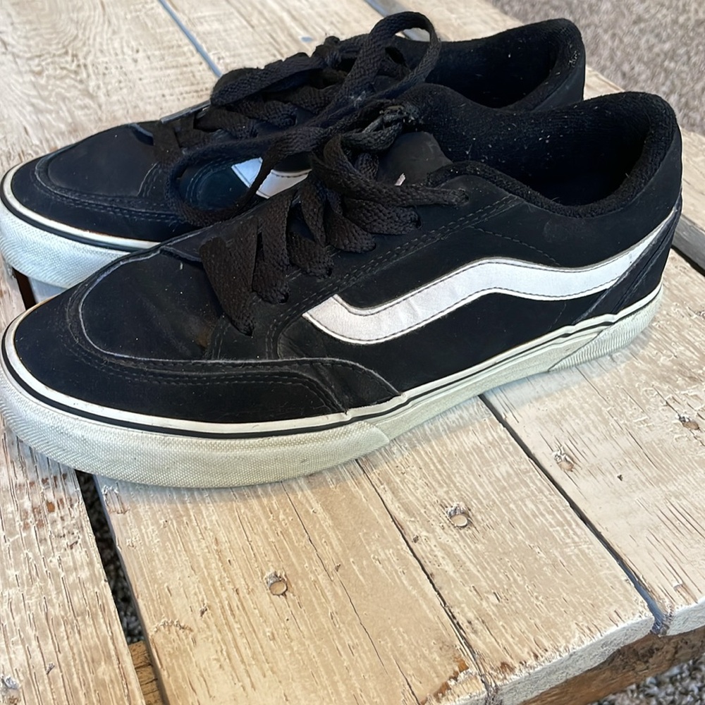 Vans Men's Black and White Low-Top Sneakers